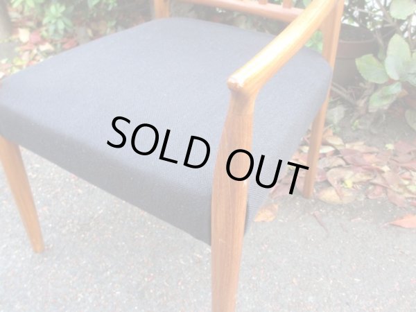 画像10: ヴィンテージ デンマーク製 チーク材のアームチェア 黒 (1)