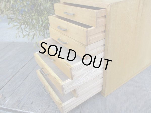 画像13: ヴィンテージ 明るい木味の7杯小引出し A4
