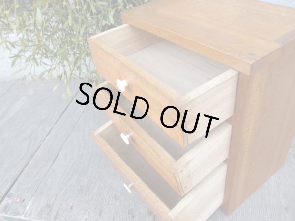 画像11: アンティーク 明るい木味のラワン材 3杯小引出し