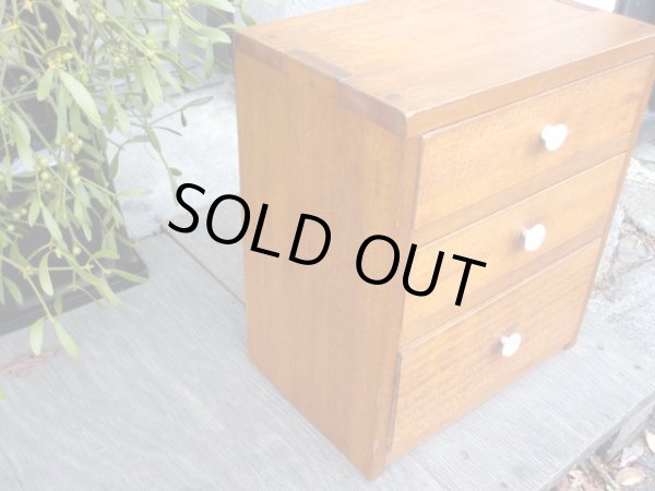 画像2: アンティーク 明るい木味のラワン材 3杯小引出し