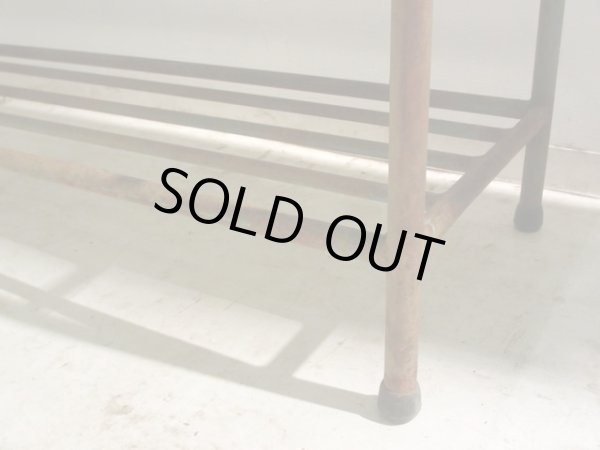 画像13: アンティーク 深い木味の天板 鉄脚テーブル 陳列台