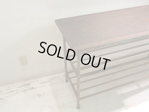 画像4: アンティーク 深い木味の天板 鉄脚テーブル 陳列台