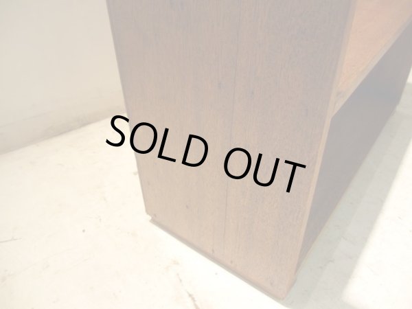 画像8: 木味良い 段違い棚板の飾り棚