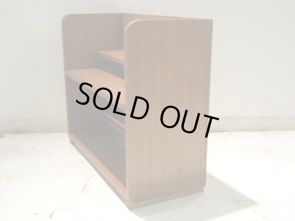 画像4: 木味良い 段違い棚板の飾り棚