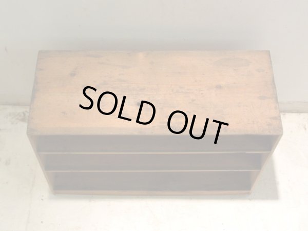 画像4: アンティーク 素朴な木味の整理棚