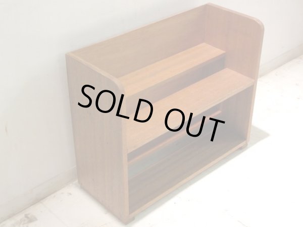 画像3: 木味良い 段違い棚板の飾り棚