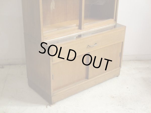 画像4: 木味良い ヴィンテージガラス戸棚 