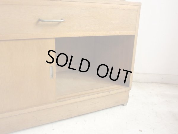 画像6: 木味良い ヴィンテージガラス戸棚 