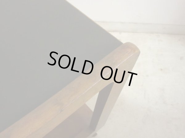 画像11: ヴィンテージ 明るい木味の台形サイドテーブル