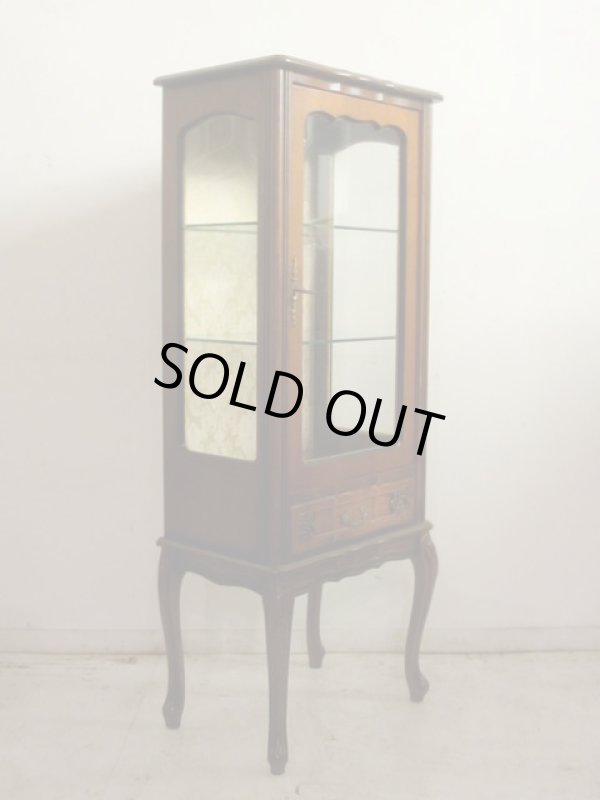 画像4: クラシックな猫脚のガラスキャビネット 3面ガラスショーケース