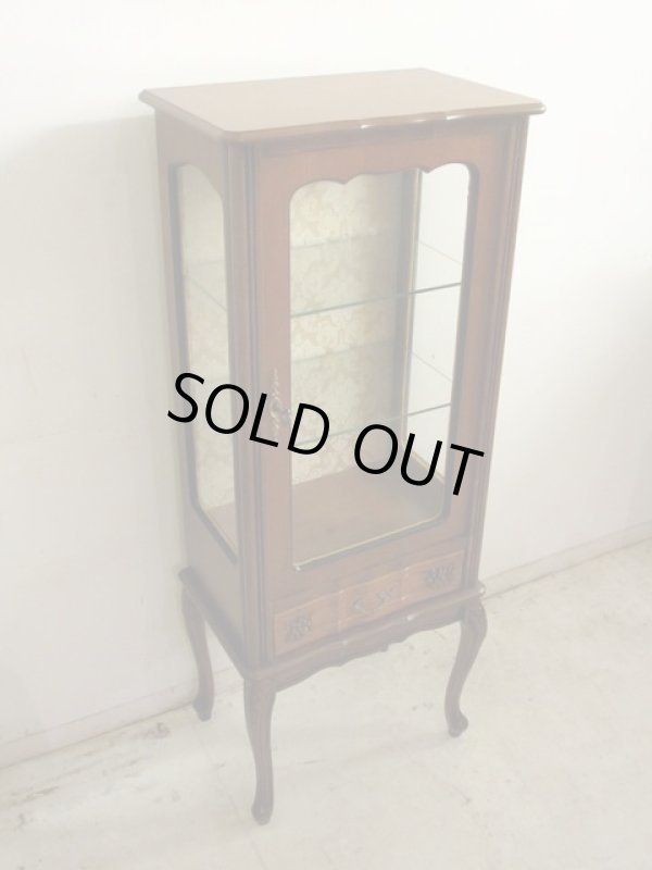 画像2: クラシックな猫脚のガラスキャビネット 3面ガラスショーケース