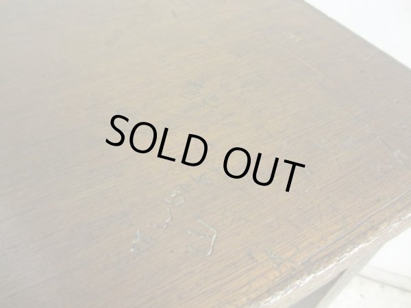 画像7: 昭和レトロ 古い学校の机 木製デスク (1)