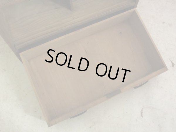 画像13: アンティーク 乾いた木味の素朴な収納棚