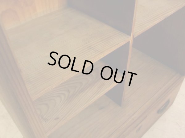 画像14: アンティーク 乾いた木味の素朴な収納棚