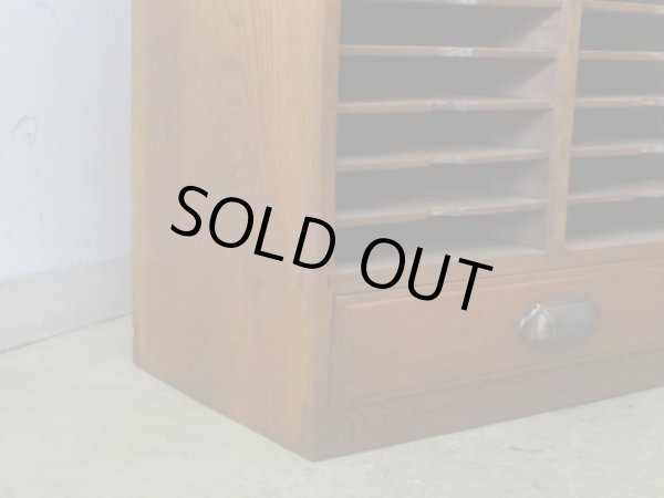 画像9: アンティーク 引出し付 木製書類棚 カルテケース