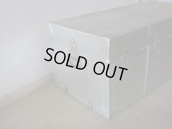 画像10: アンティーク 大型アルミトランク (1)