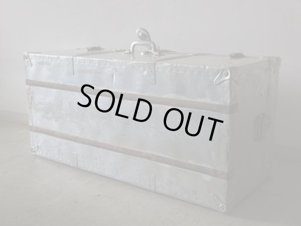 画像6: アンティーク 大型アルミトランク (1)