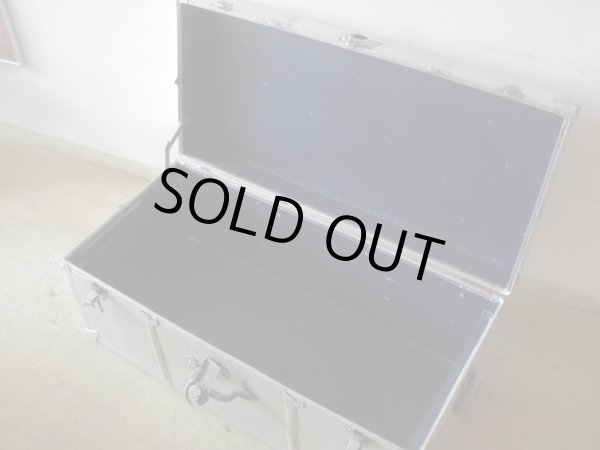 画像12: アンティーク 大型アルミトランク (1)