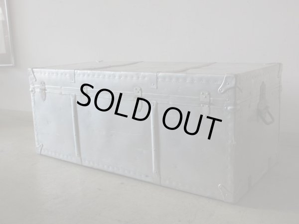 画像5: アンティーク 大型アルミトランク (1)