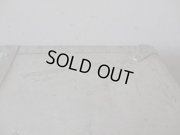 画像7: アンティーク 大型アルミトランク (1)