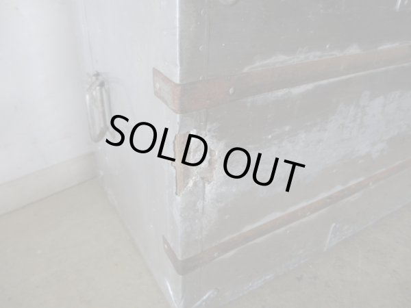 画像11: アンティーク 大型アルミトランク (1)