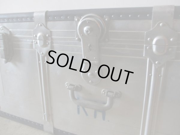 画像8: アンティーク 大型 アルミトランク (2)