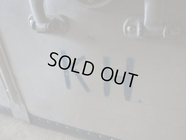 画像13: アンティーク 大型 アルミトランク (2)