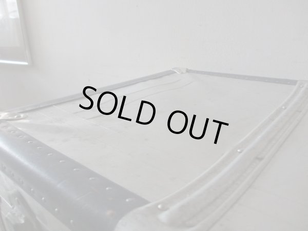 画像10: アンティーク 大型 アルミトランク (2)