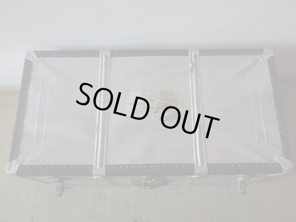 画像4: アンティーク 大型 アルミトランク (2)