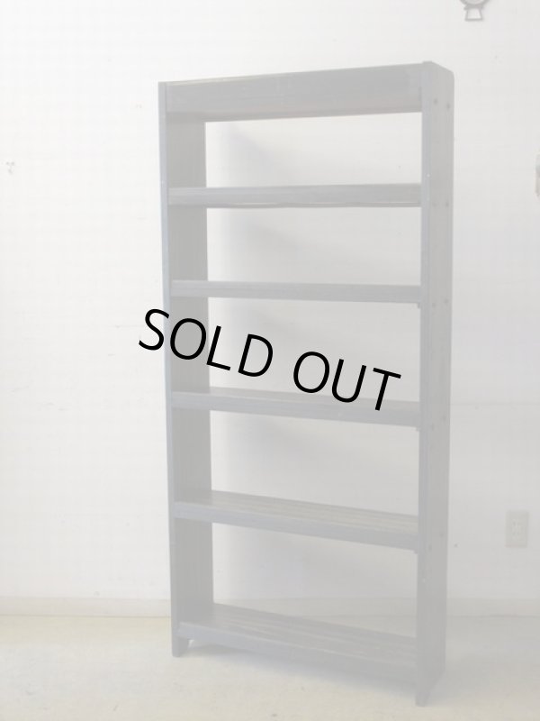 画像4: アンティーク シックな色味のラワン無垢材本棚 