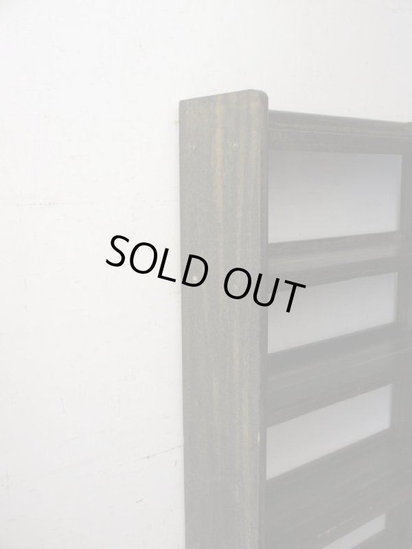 画像2: アンティーク シックな色味のラワン無垢材本棚 