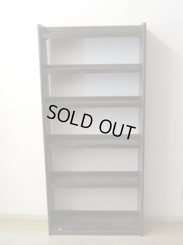 画像3: アンティーク シックな色味のラワン無垢材本棚 