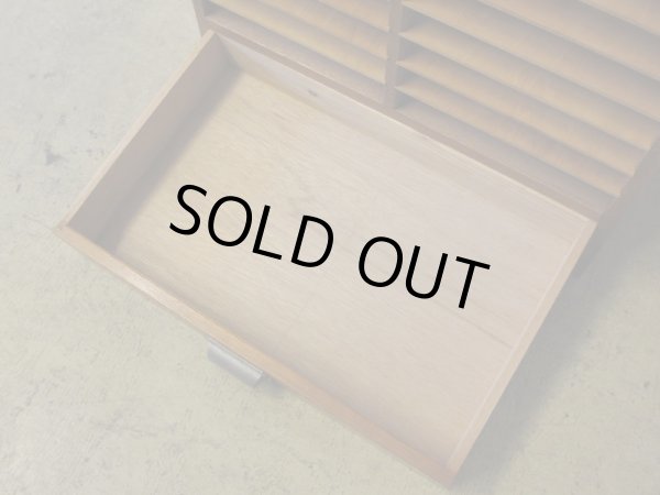 画像11: アンティーク 引出し付 木製書類棚 カルテケース