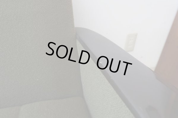 画像9: ヴィンテージ グリーンの三人掛けソファ 3P