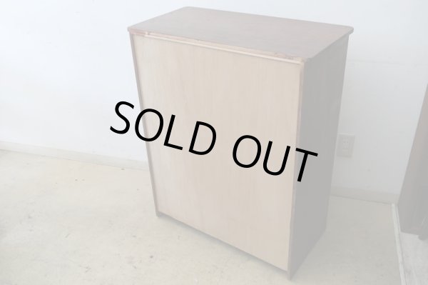 画像13: ヴィンテージ 深い木味のガラス戸棚