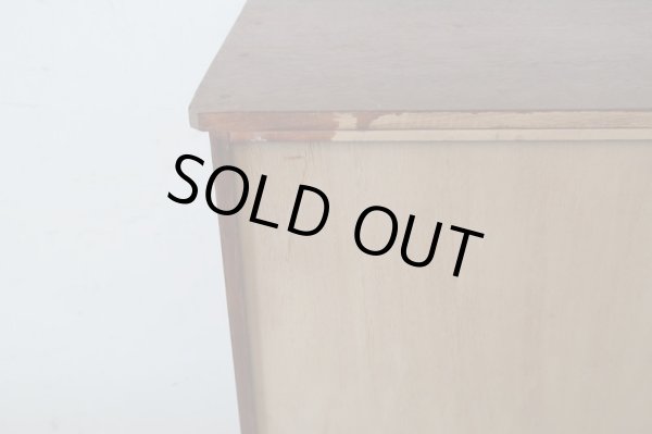 画像14: ヴィンテージ 深い木味のガラス戸棚