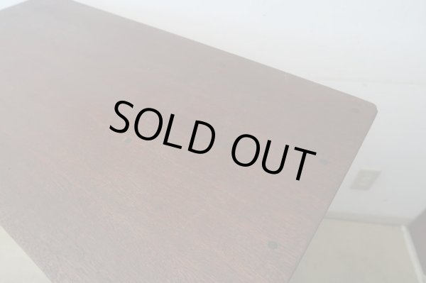 画像11: ヴィンテージ 深い木味のガラス戸棚