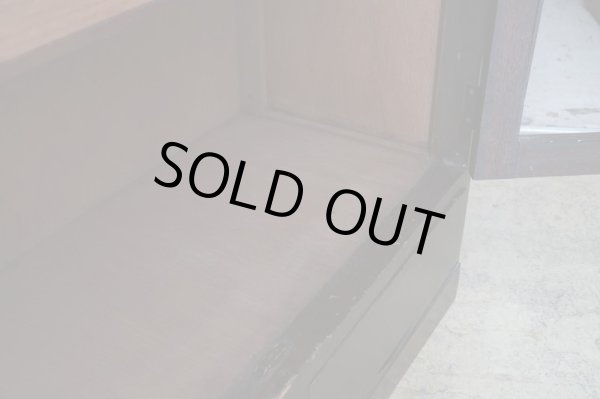 画像14: アンティーク 深い木味のガラス棚 本箱