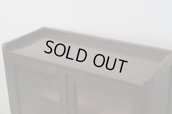 画像6: アンティーク 深い木味のガラス棚 本箱