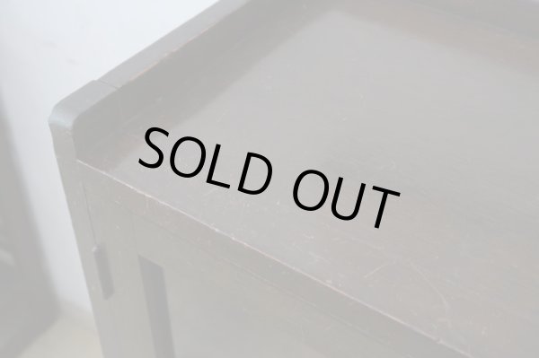 画像8: アンティーク 深い木味のガラス棚 本箱