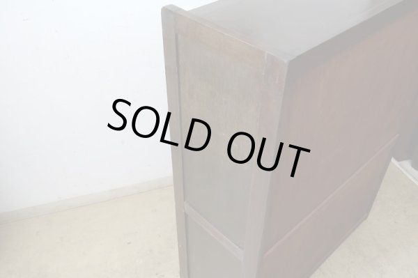 画像10: アンティーク 深い木味のガラス棚 本箱