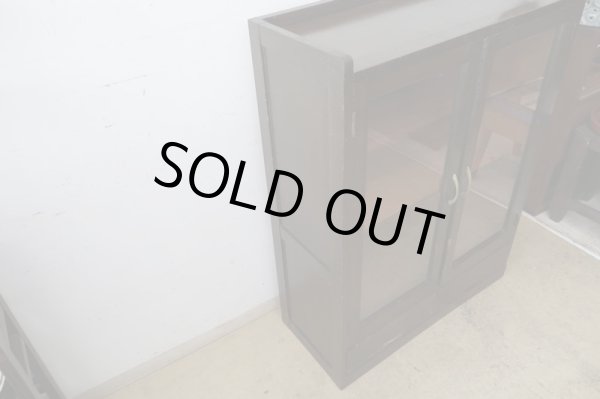 画像7: アンティーク 深い木味のガラス棚 本箱