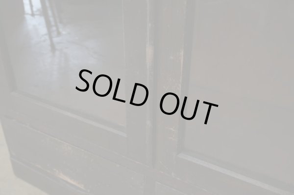 画像13: アンティーク 深い木味のガラス棚 本箱