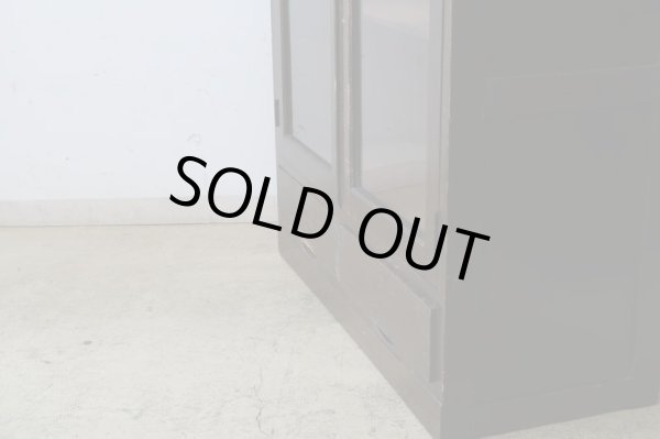 画像3: アンティーク 深い木味のガラス棚 本箱