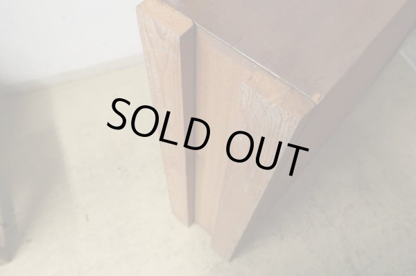 画像15: ヴィンテージ 深い木味 ラワン無垢材の収納棚 本棚