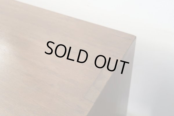 画像12: ヴィンテージ 深い木味 ラワン無垢材の収納棚 本棚