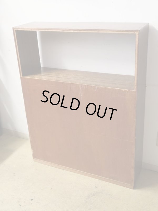 画像3: ヴィンテージ 深い木味 ラワン無垢材の収納棚 本棚