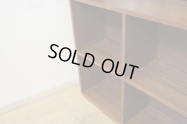 画像7: ヴィンテージ 深い木味 ラワン無垢材の収納棚 本棚