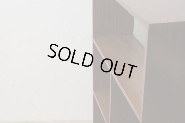 画像5: ヴィンテージ 深い木味 ラワン無垢材の収納棚 本棚