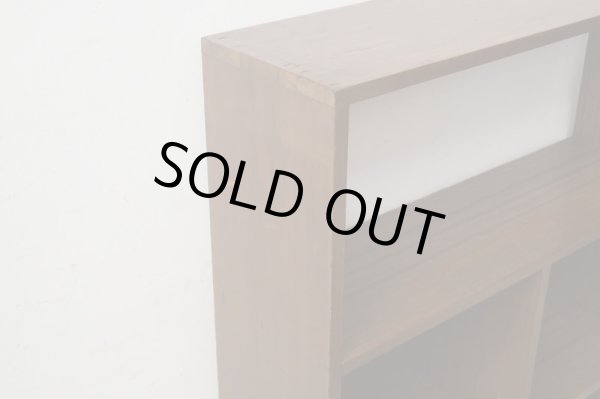 画像6: ヴィンテージ 深い木味 ラワン無垢材の収納棚 本棚